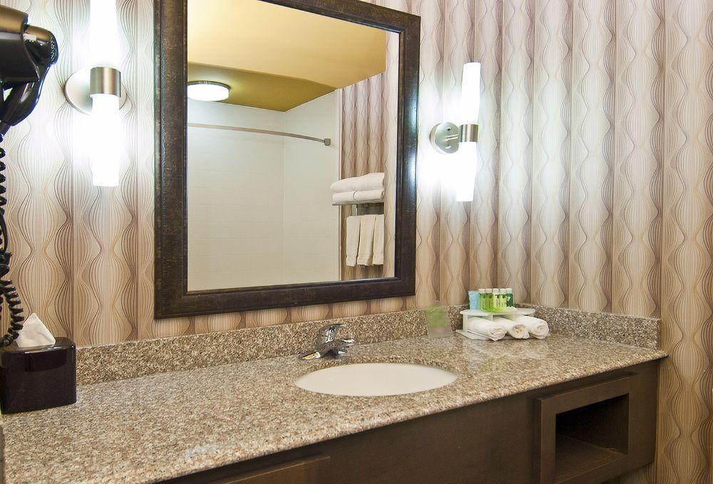 Holiday Inn Express Hotel & Suites Olive Branch By Ihg Bagian luar foto