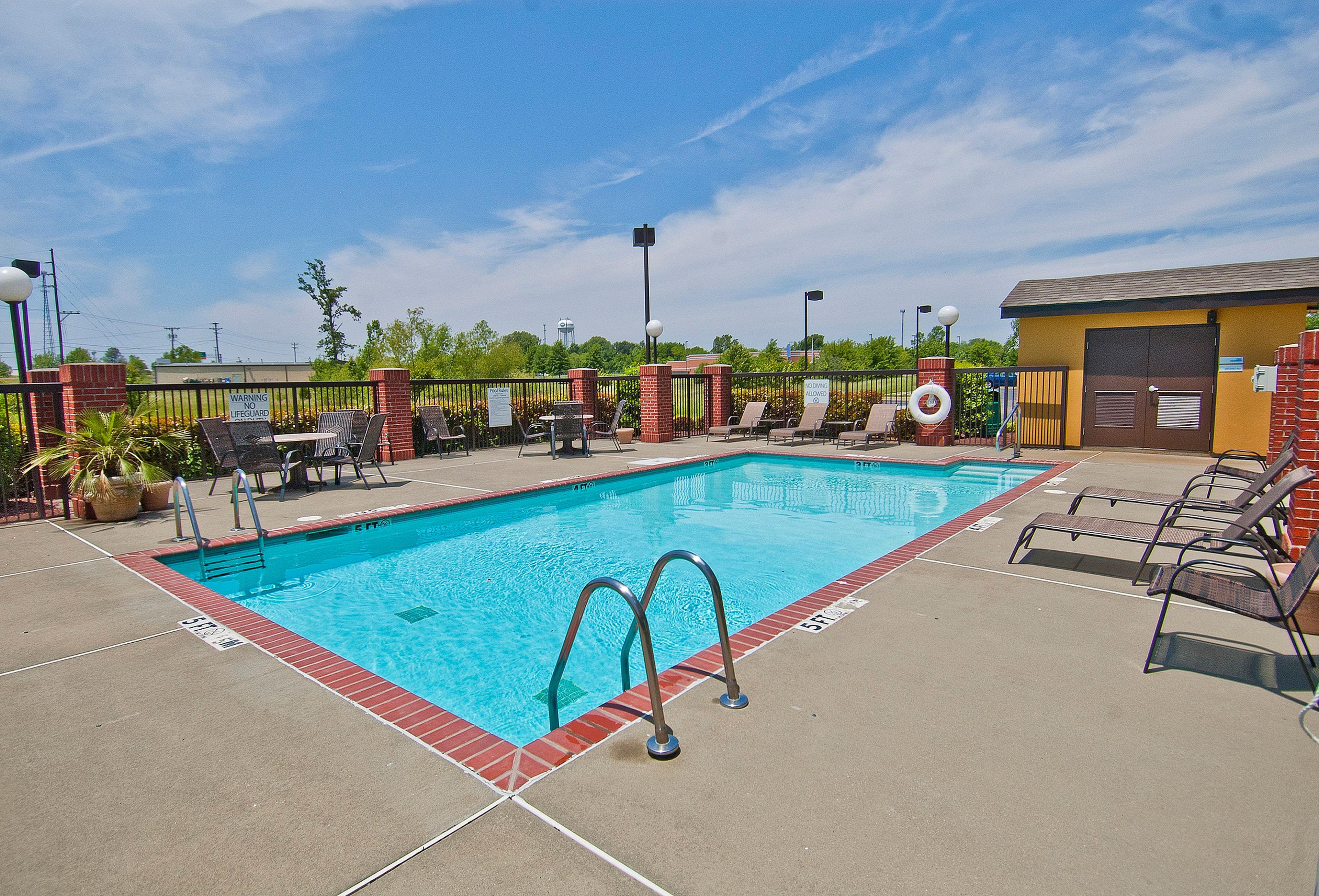 Holiday Inn Express Hotel & Suites Olive Branch By Ihg Bagian luar foto